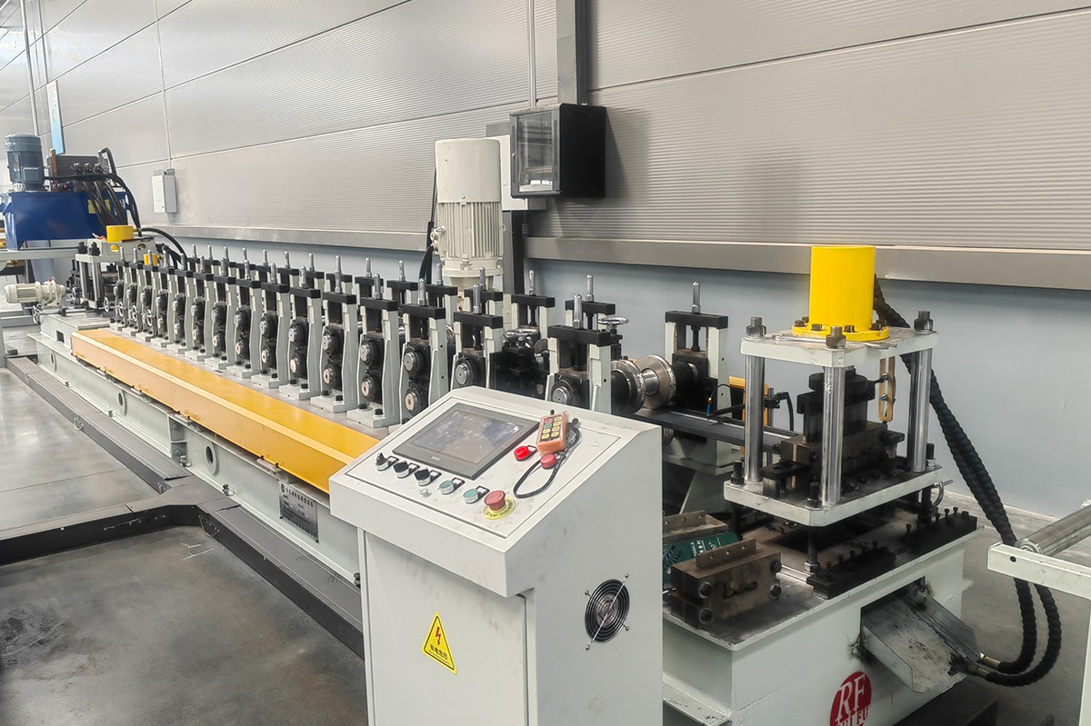 電纜橋架梯邊設(shè)備